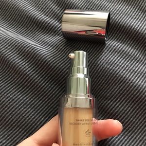 NAKED skin weightless ultra definition foundation